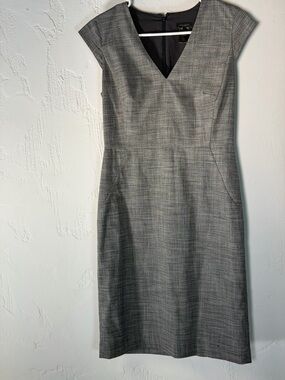 Ann Taylor Factory Gray V-Neck Midi Sheath Dress - office to cocktails size 0